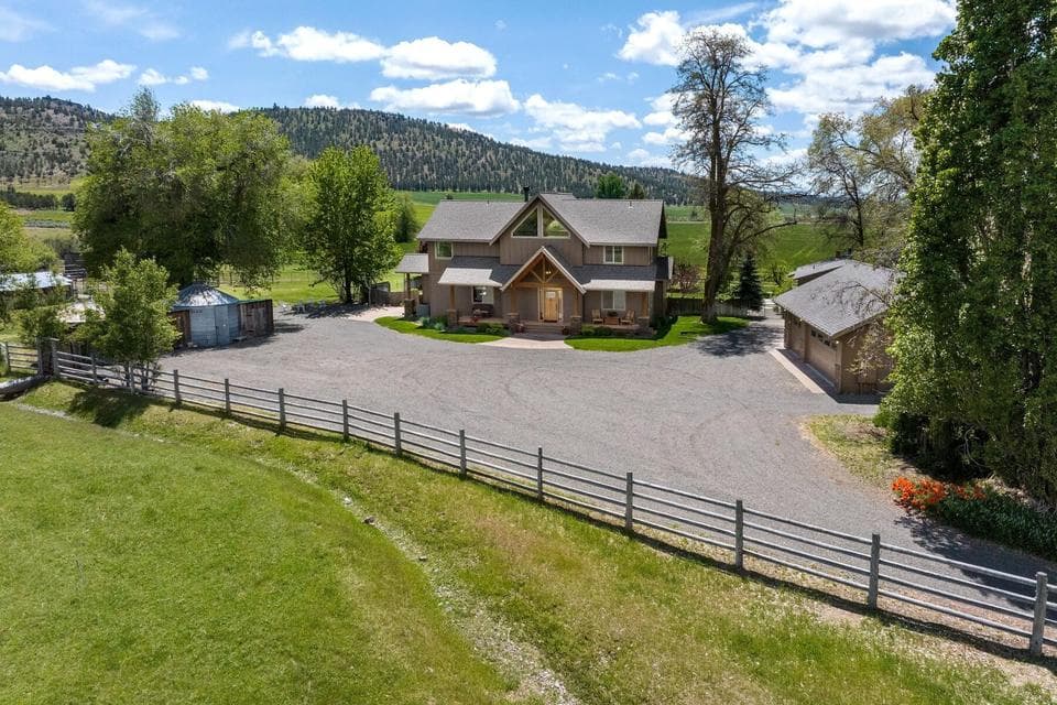 Photo of 1890 NE McKay Creek Road 1 of 1