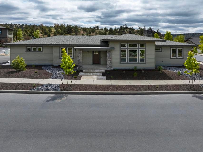 Photo of 744 NE Stringline Court 1 of 1