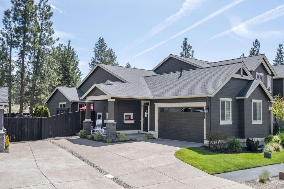 Photo of 60415 Hedgewood Lane 1 of 1
