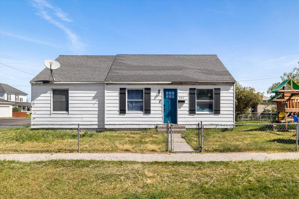 Photo of 407 SE 2nd Street 1 of 1
