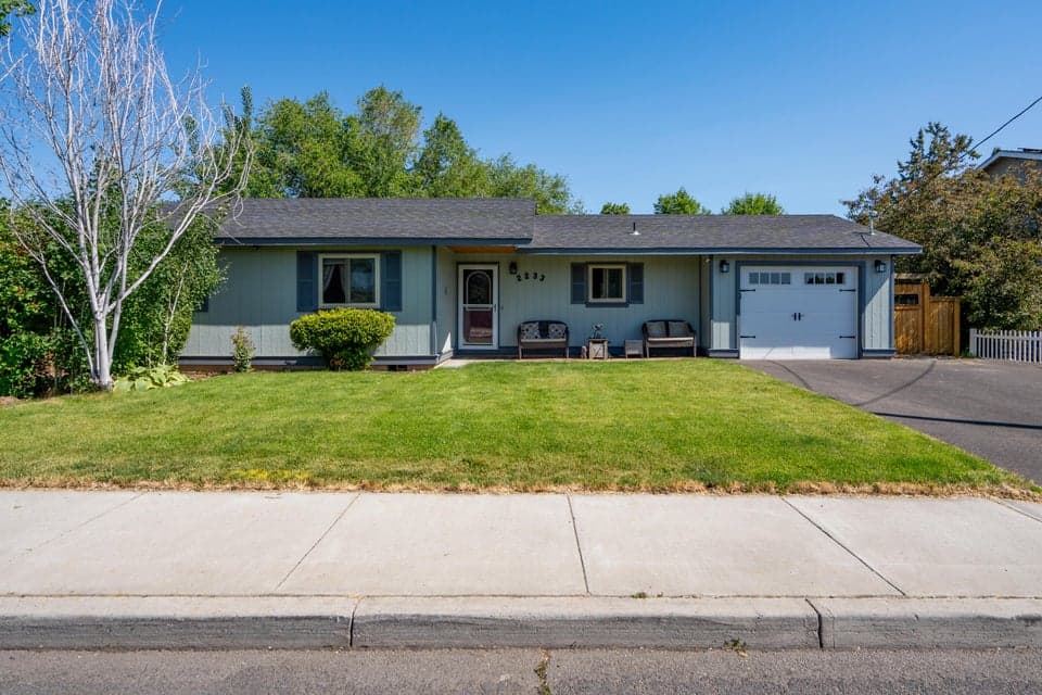 Photo of 2233 SW Quartz Avenue 1 of 1
