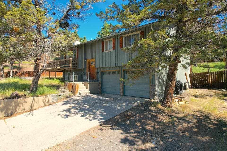 Photo of 11590 NW Lister Avenue 1 of 1