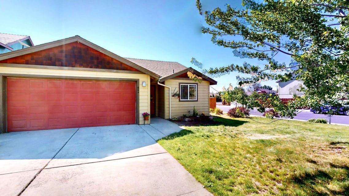 Photo of 604 NW Green Forest Circle 1 of 1