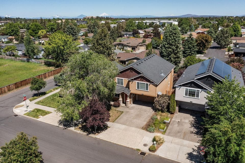 Photo of 2874 NE Jackdaw Drive 1 of 1