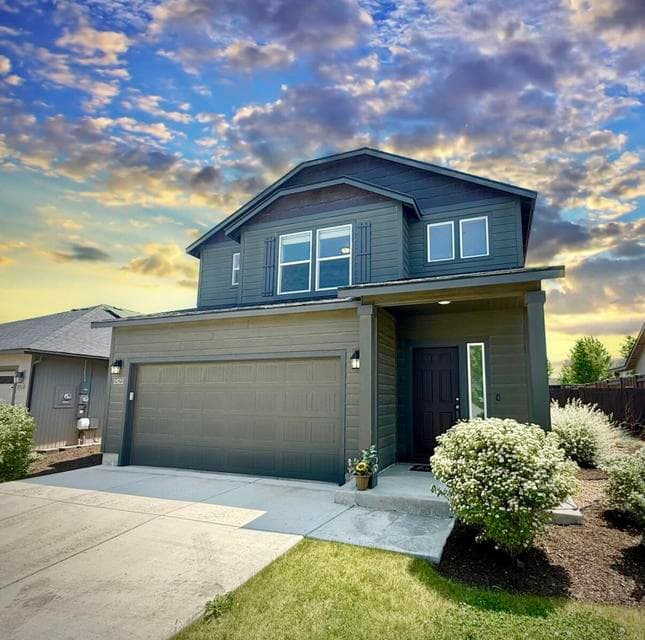 Photo of 2522 NW Hemlock Way 1 of 1