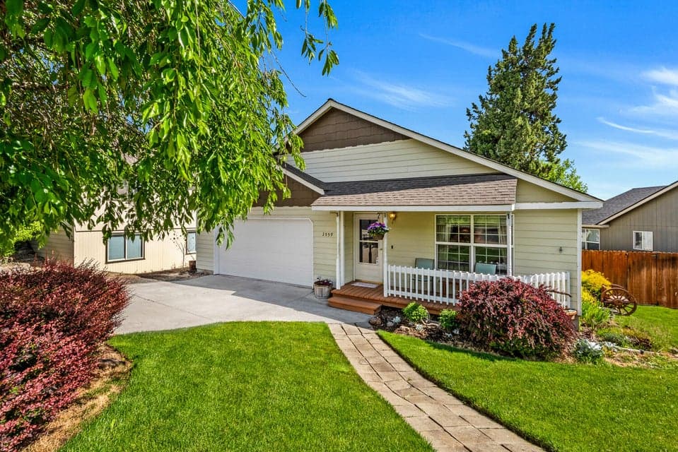 Photo of 3559 SW Reindeer Avenue 1 of 1