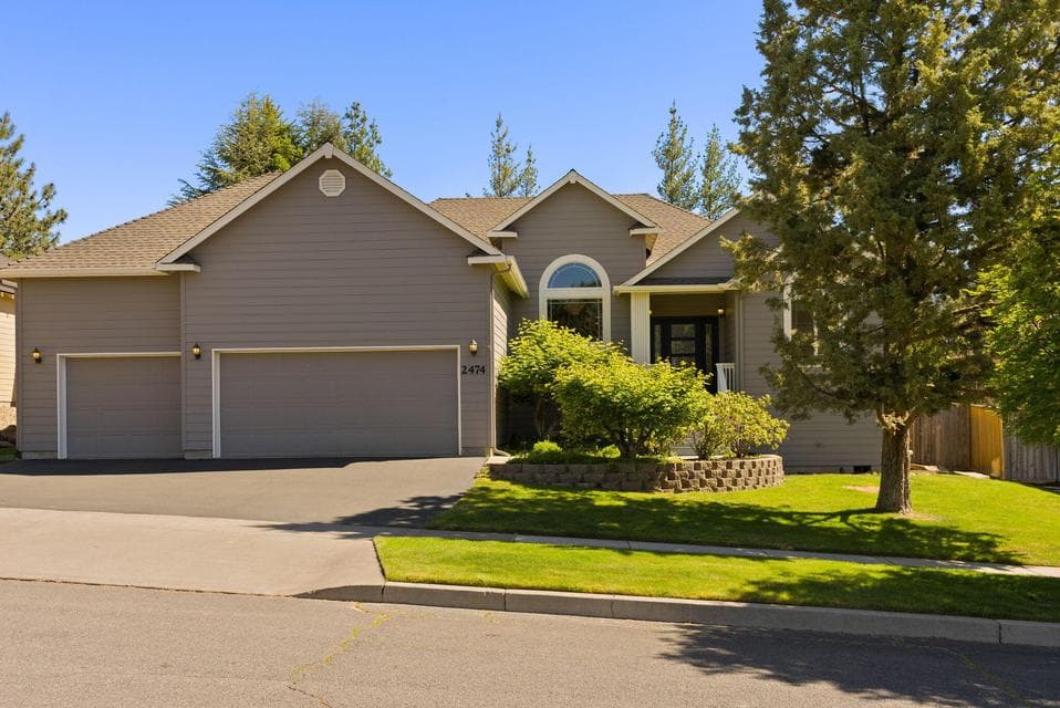 Photo of 2474 NW Hemmingway Street 1 of 1