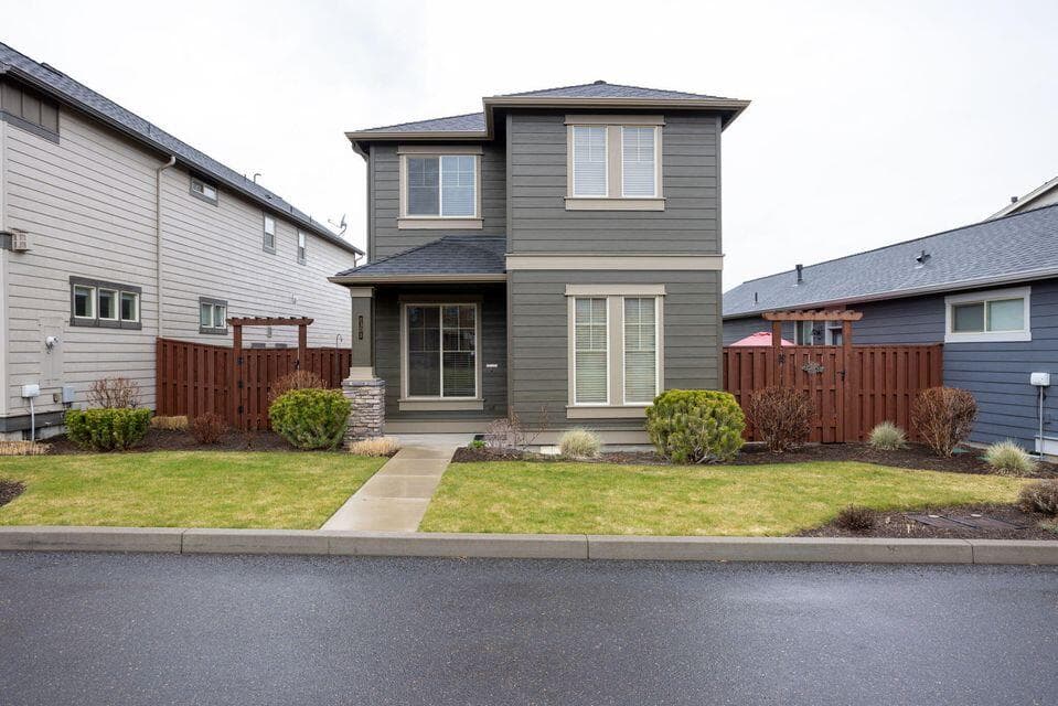 Photo of 1301 NE Barney Street 1 of 1