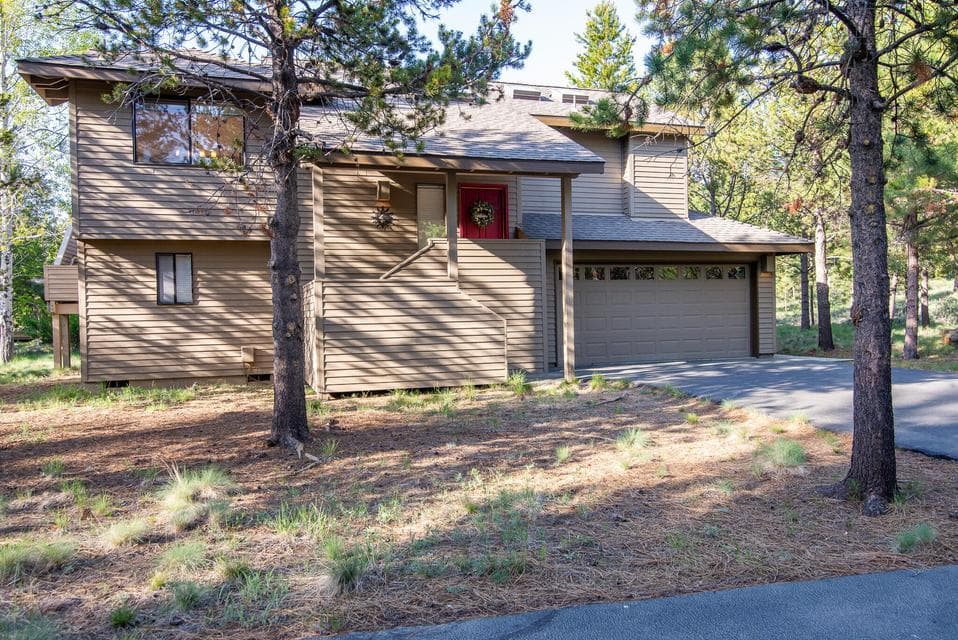 Photo of 17916 Sandtrap Lane 1 of 1