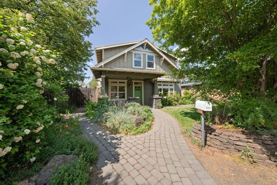 Photo of 1244 NW Albany Avenue 1 of 1