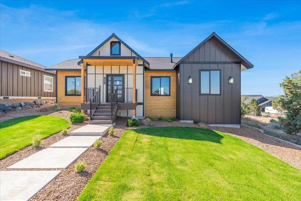 Photo of 1081 SE Balsamroot Lane 1 of 1