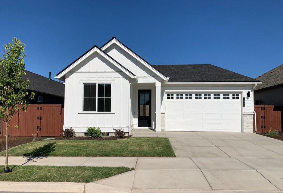 Photo of 1326 NE Whistle Way 1 of 1