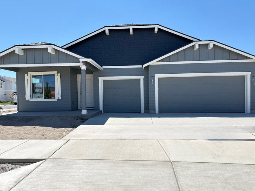 Photo of 221 NW Par Avenue 1 of 1