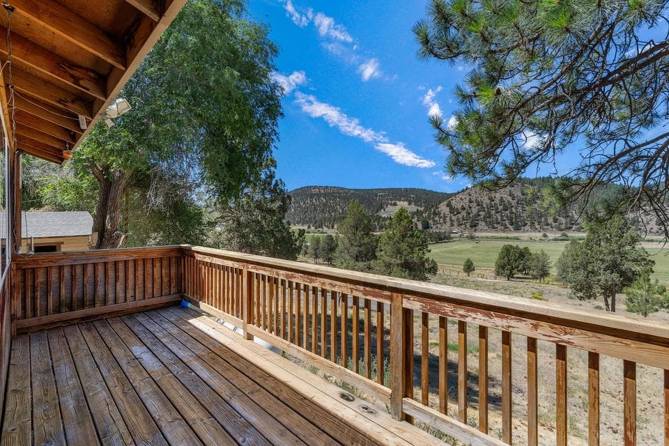 Photo of 4800 NE Mill Creek Road 1 of 1