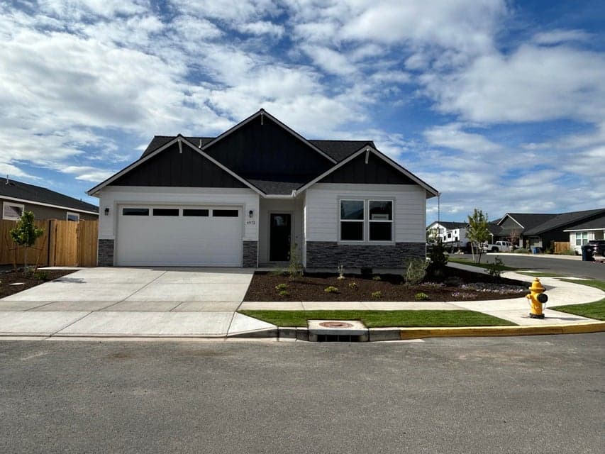 Photo of 4972 SW Yew Place 1 of 1