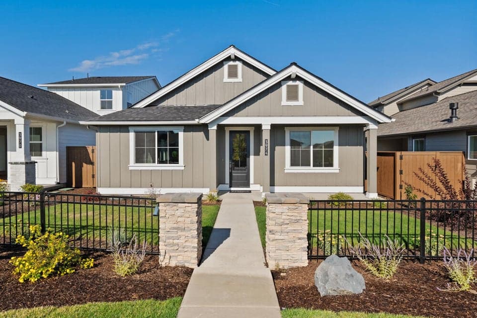 Photo of 3974 NE Oakside Loop 1 of 1