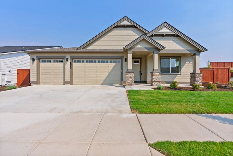 Photo of 1314 NE Whistle Way 1 of 1
