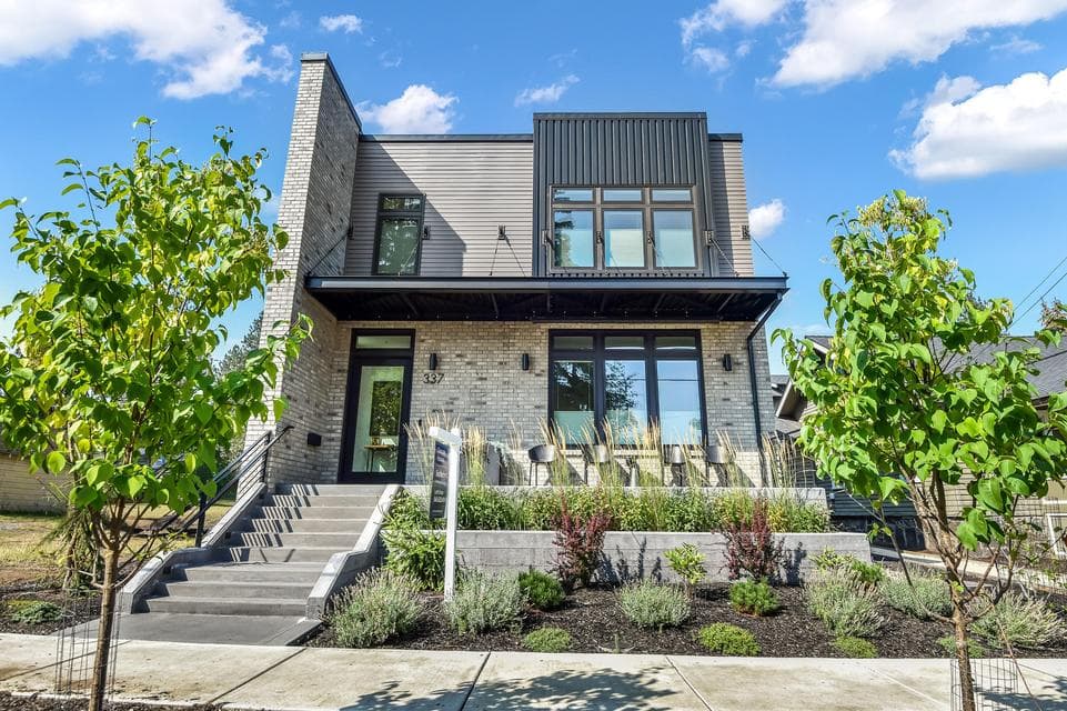 Photo of 337 NW Columbia Street 1 of 1