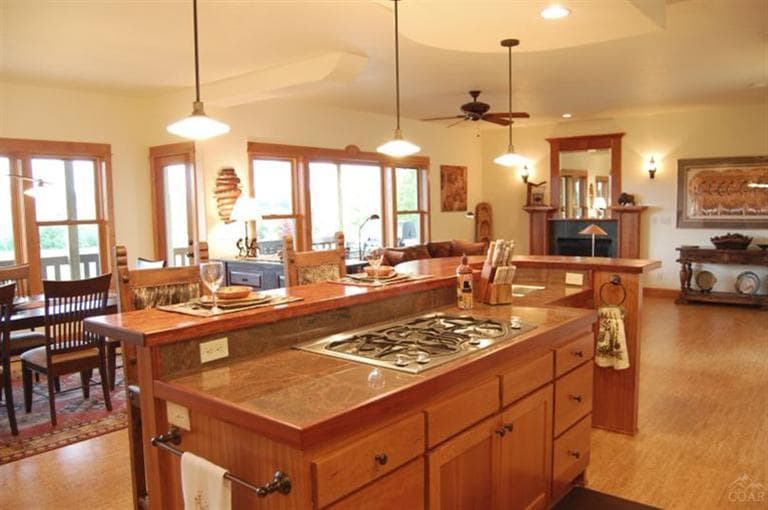 Photo of 412 30th 2 of 19