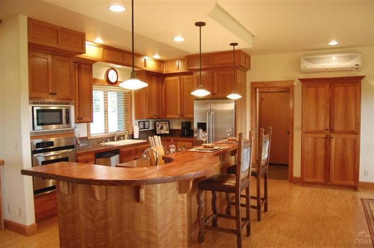 Photo of 412 30th 5 of 19