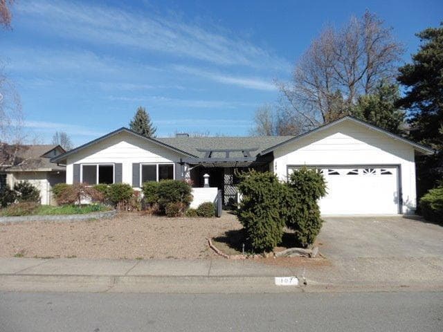 107 Hickory, Rogue River, 97537