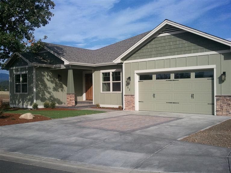 203 White Oak, Shady Cove, 97539
