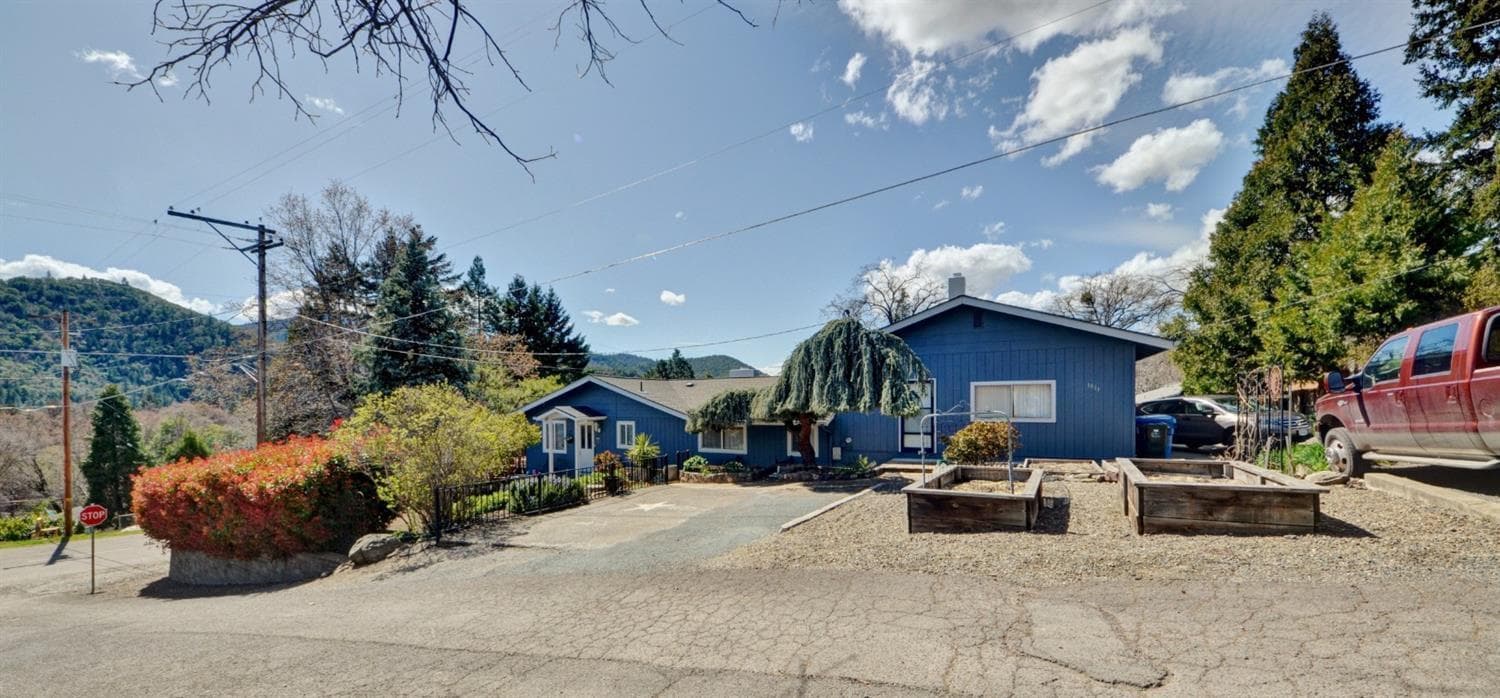1011 5th, Gold Hill, 97525