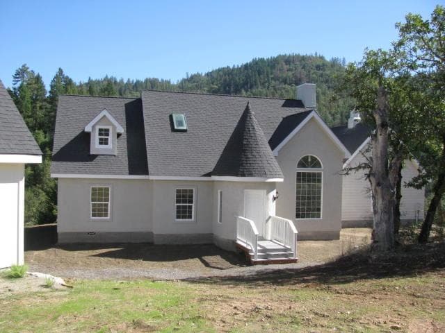 23127 Highway 62, Shady Cove, 97539