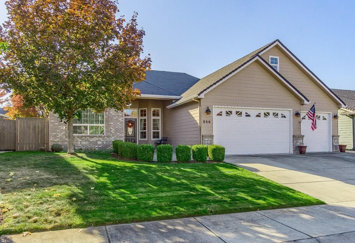 859 White Oak, Central Point, 97502