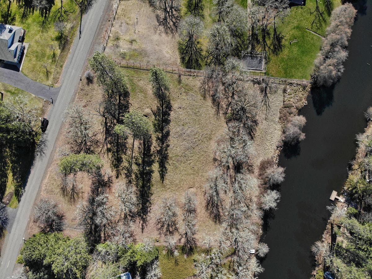 8819 Bison, Gold Hill, 97525
