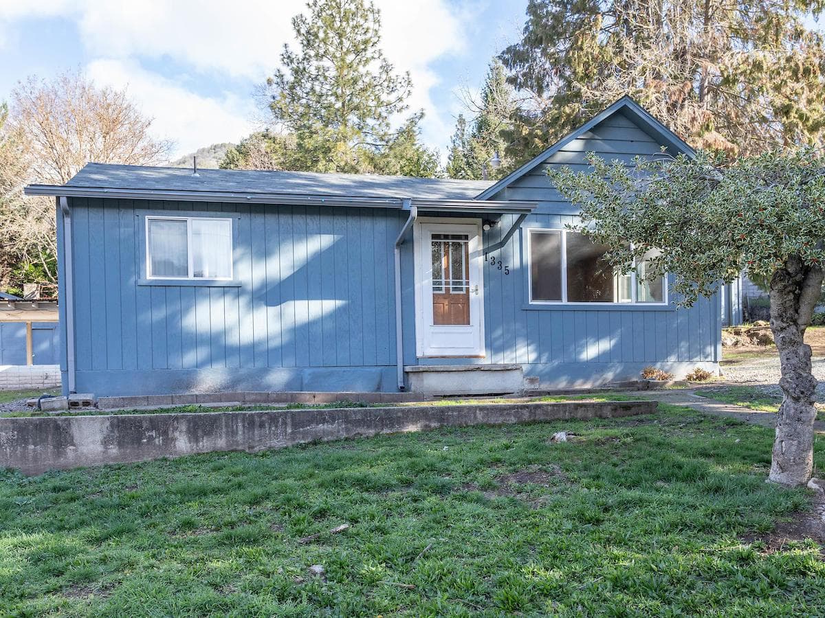 1335 4th, Gold Hill, 97525