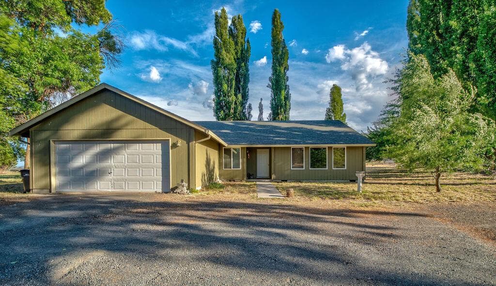 Photo of 21889 Highway 140 2 of 23