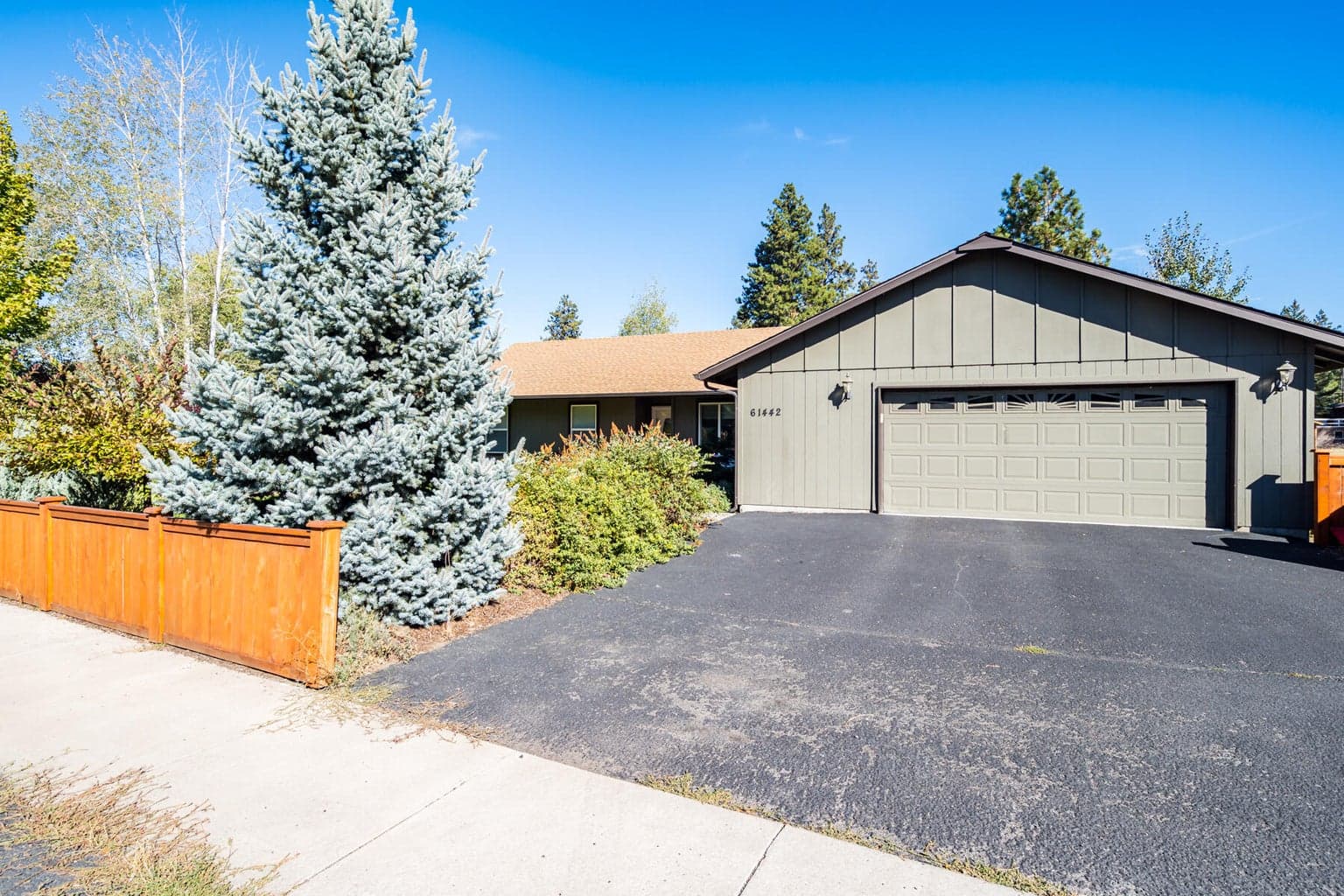 Beautiful fenced front yard