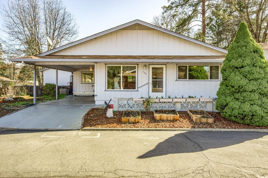 Photo of 720 Brookside 2 of 23