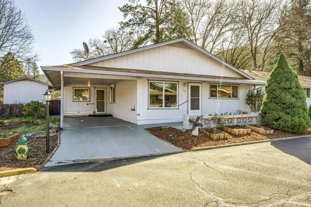 720 Brookside, Rogue River, 97537