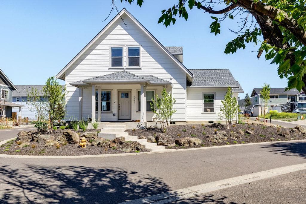 321 Creekside, Talent, 97540