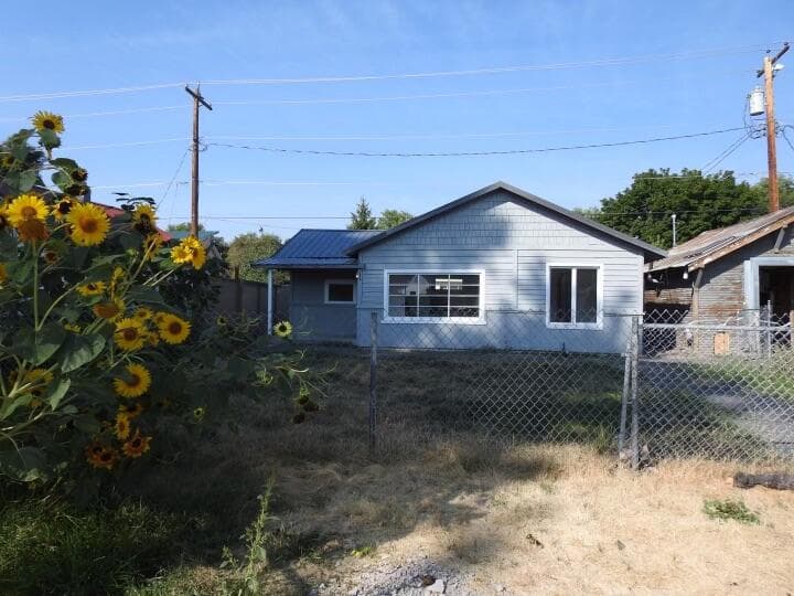 136 Egan, Burns, 97720