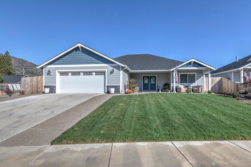 260 Pomeroy View, Cave Junction, 97523