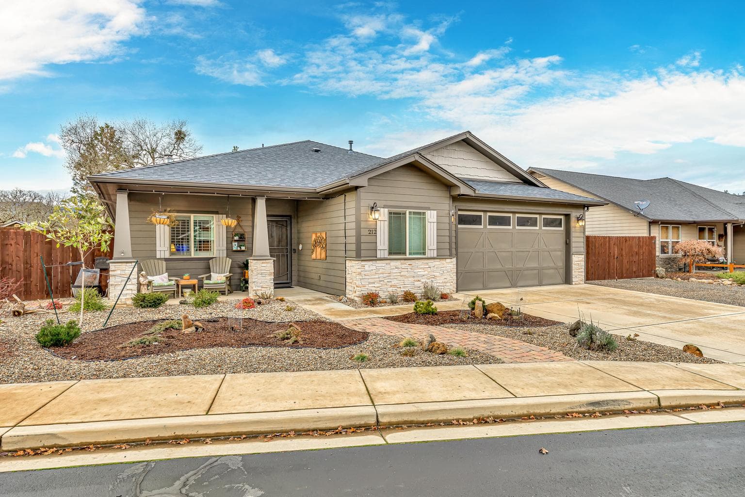 212 White Oak, Shady Cove, 97539