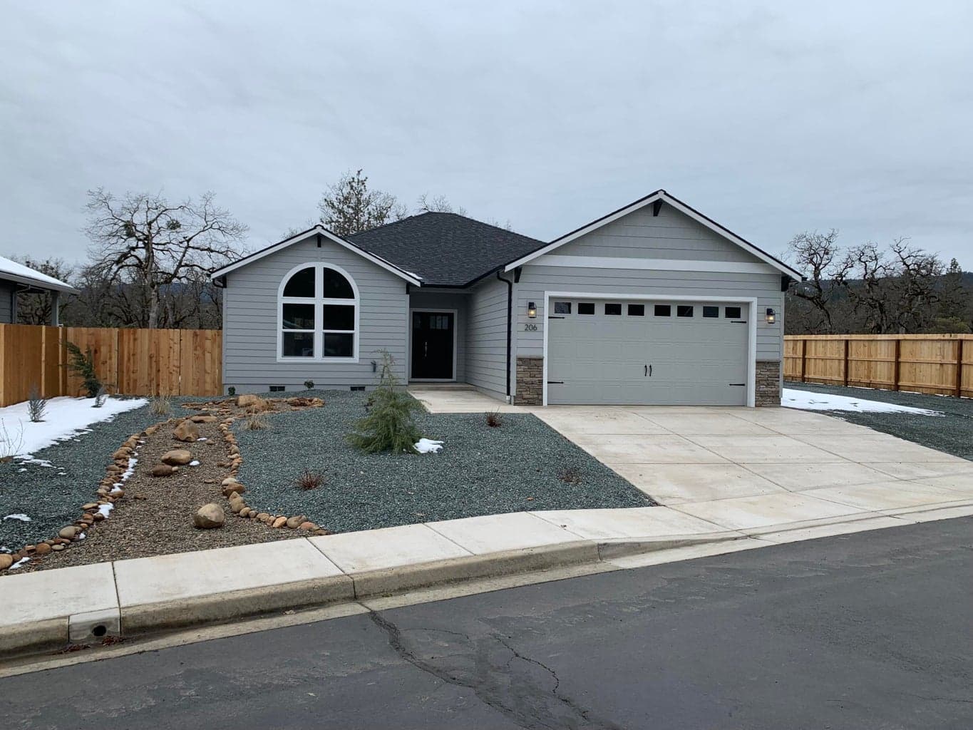 206 White Oak, Shady Cove, 97539