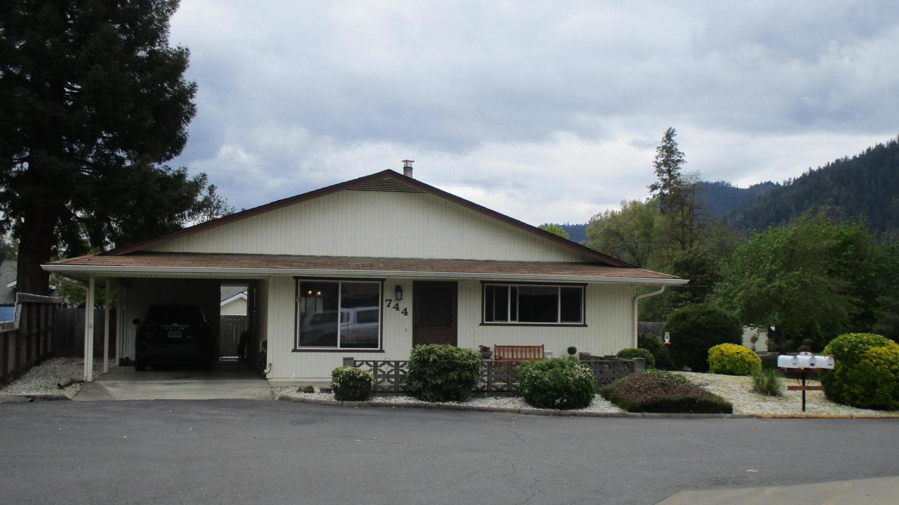 744 Brookside, Rogue River, 97537