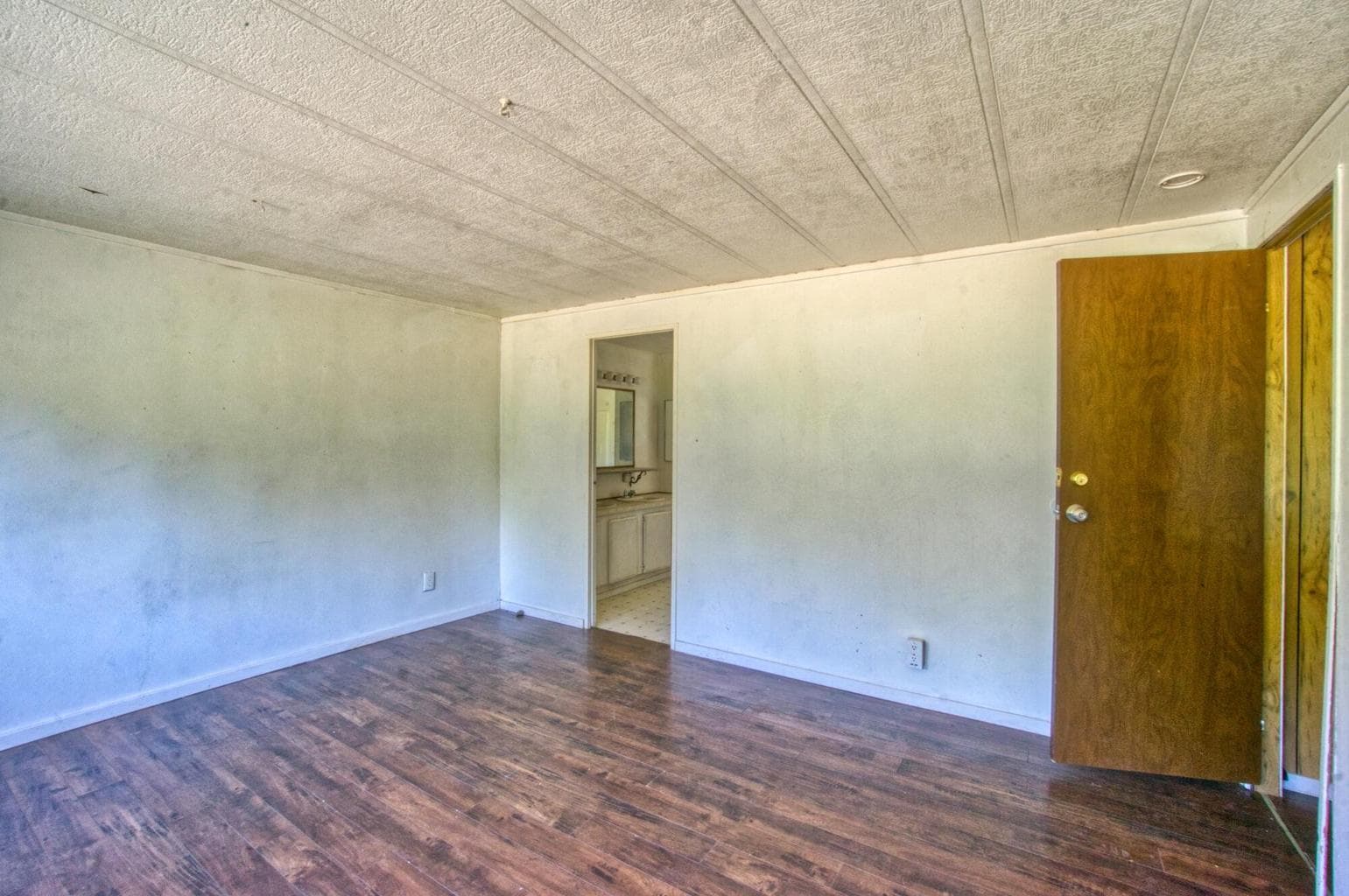 Photo of 501 Pinecrest 3 of 34