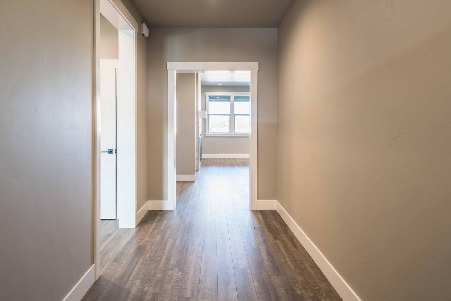 Photo of 2537 Redwood 4 of 40