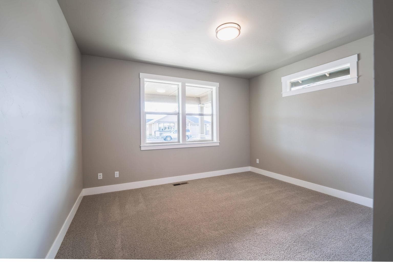 Photo of 2537 NW Redwood Circle 7 of 40