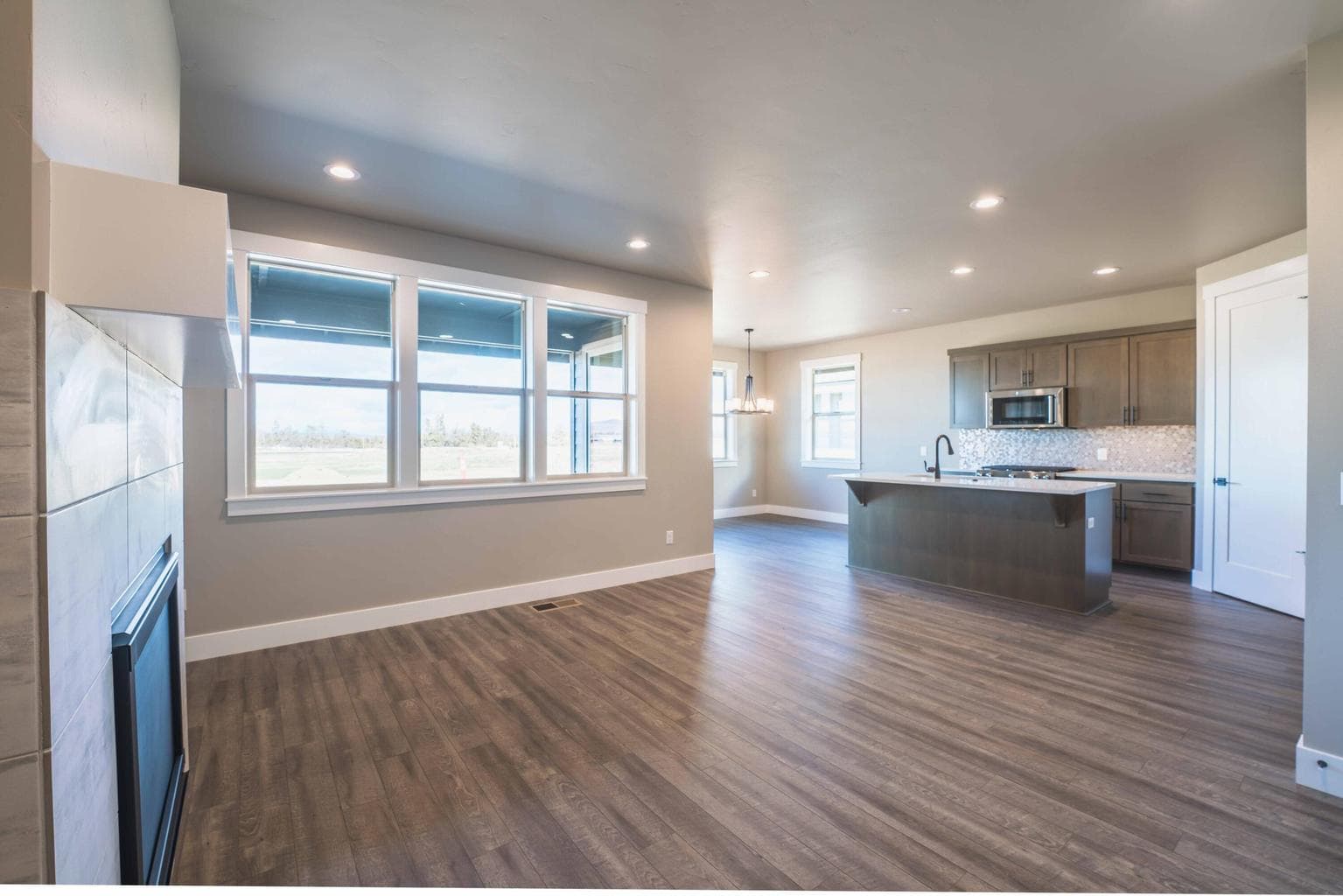 Photo of 2537 NW Redwood Circle 10 of 40