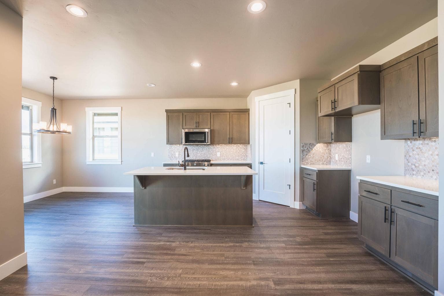 Photo of 2537 NW Redwood Circle 15 of 40