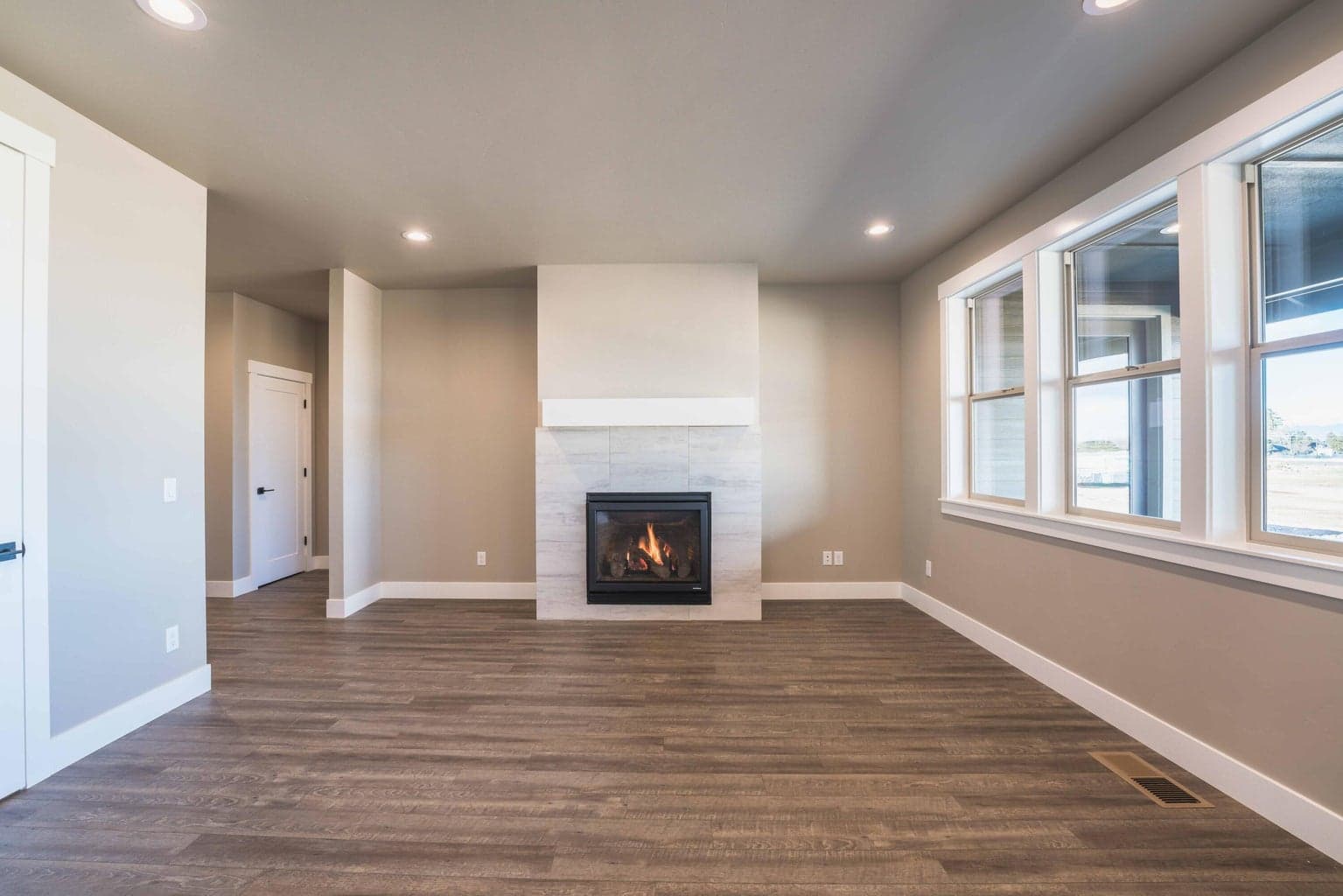 Photo of 2537 NW Redwood Circle 11 of 40