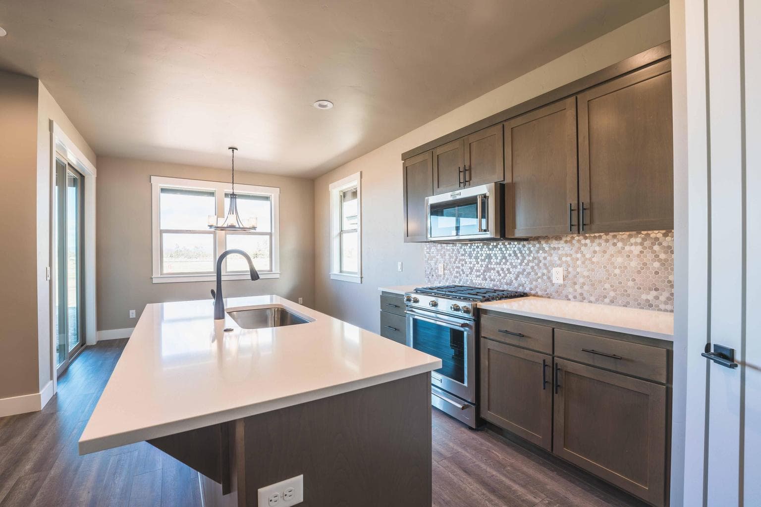 Photo of 2537 NW Redwood Circle 13 of 40