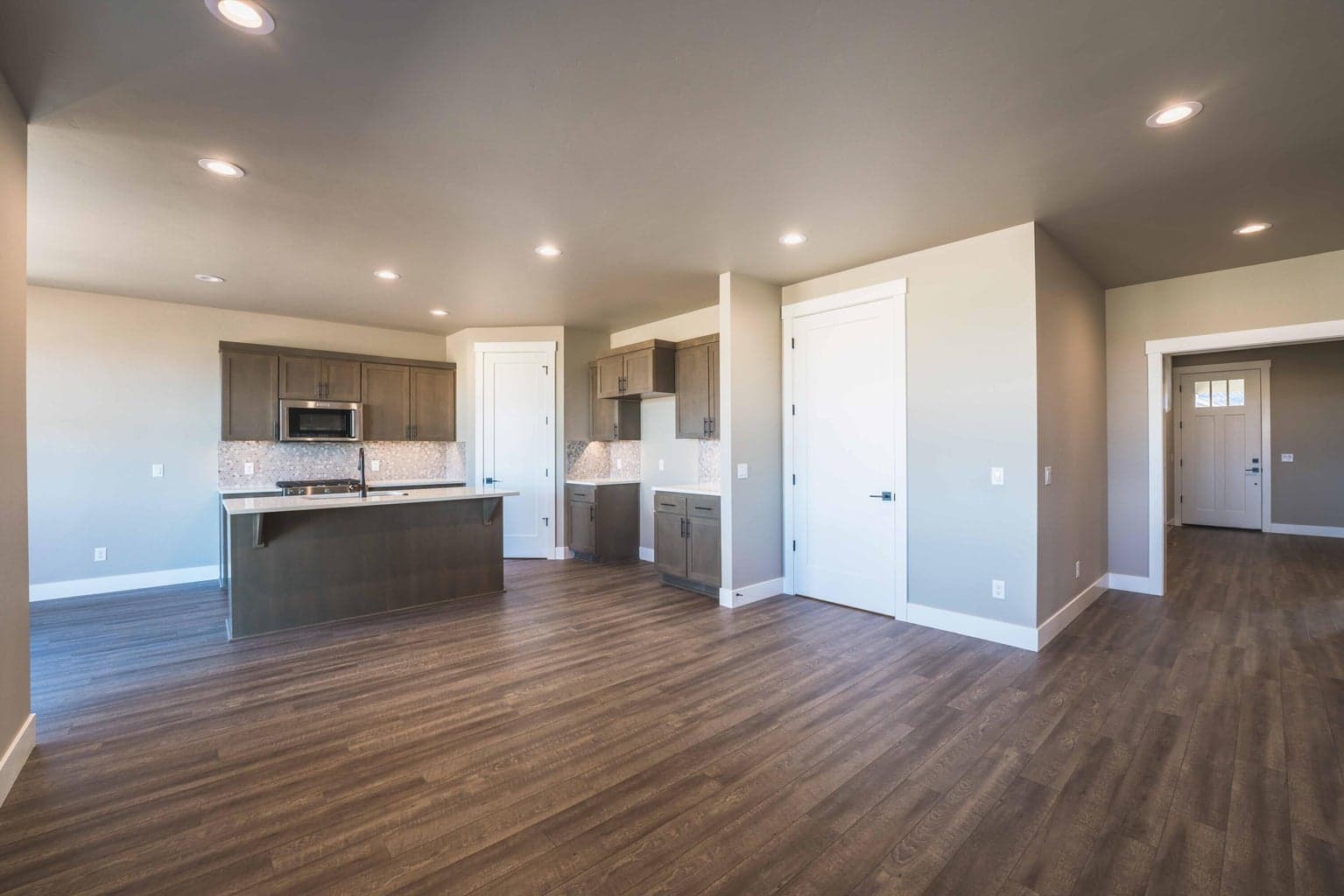 Photo of 2537 NW Redwood Circle 21 of 40
