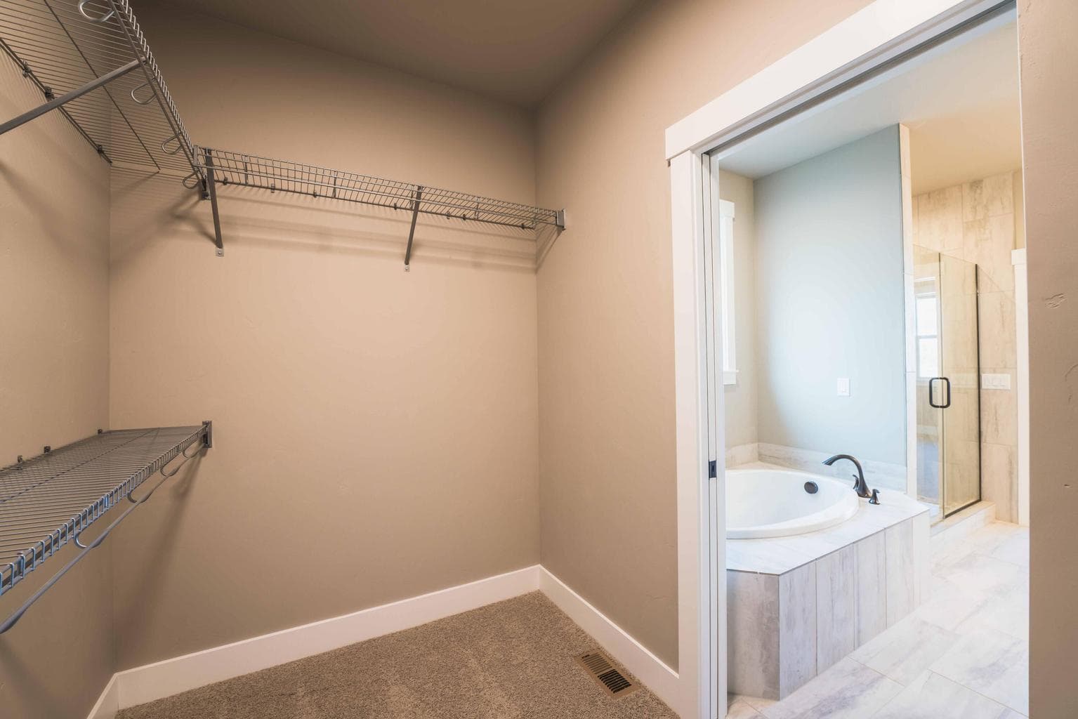 Photo of 2537 NW Redwood Circle 30 of 40
